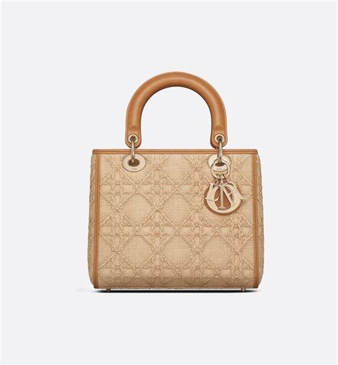 Sac Lady Dior Medium Raphia Cannage couleur naturel 